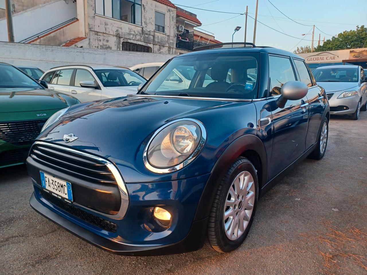 Mini 1.2 Benzina 5 porte Tetto PDC 2015