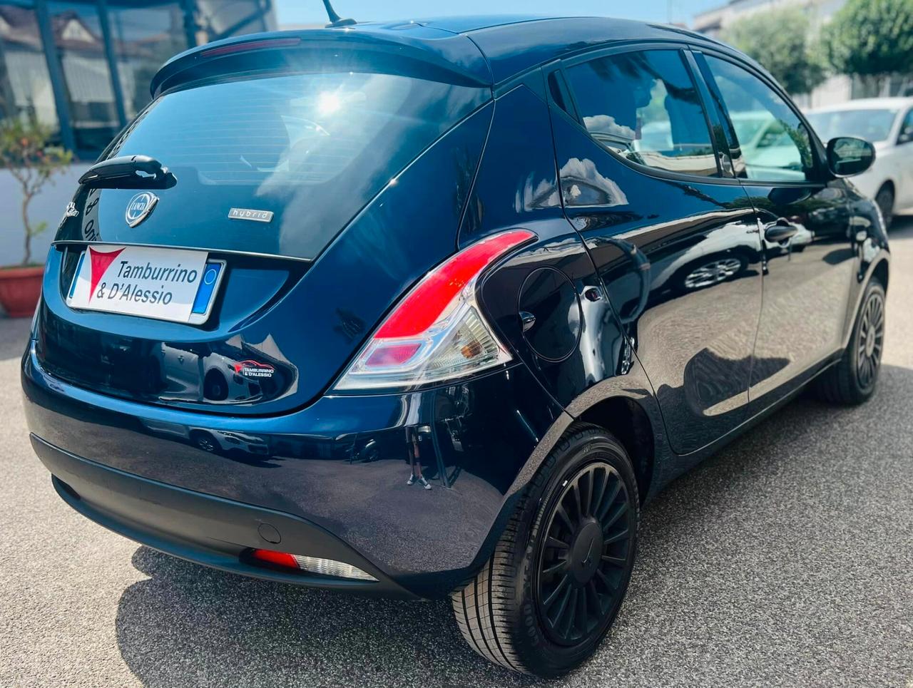 Lancia Ypsilon 1.0 FireFly 5 porte S&S Hybrid Ecochic Silver