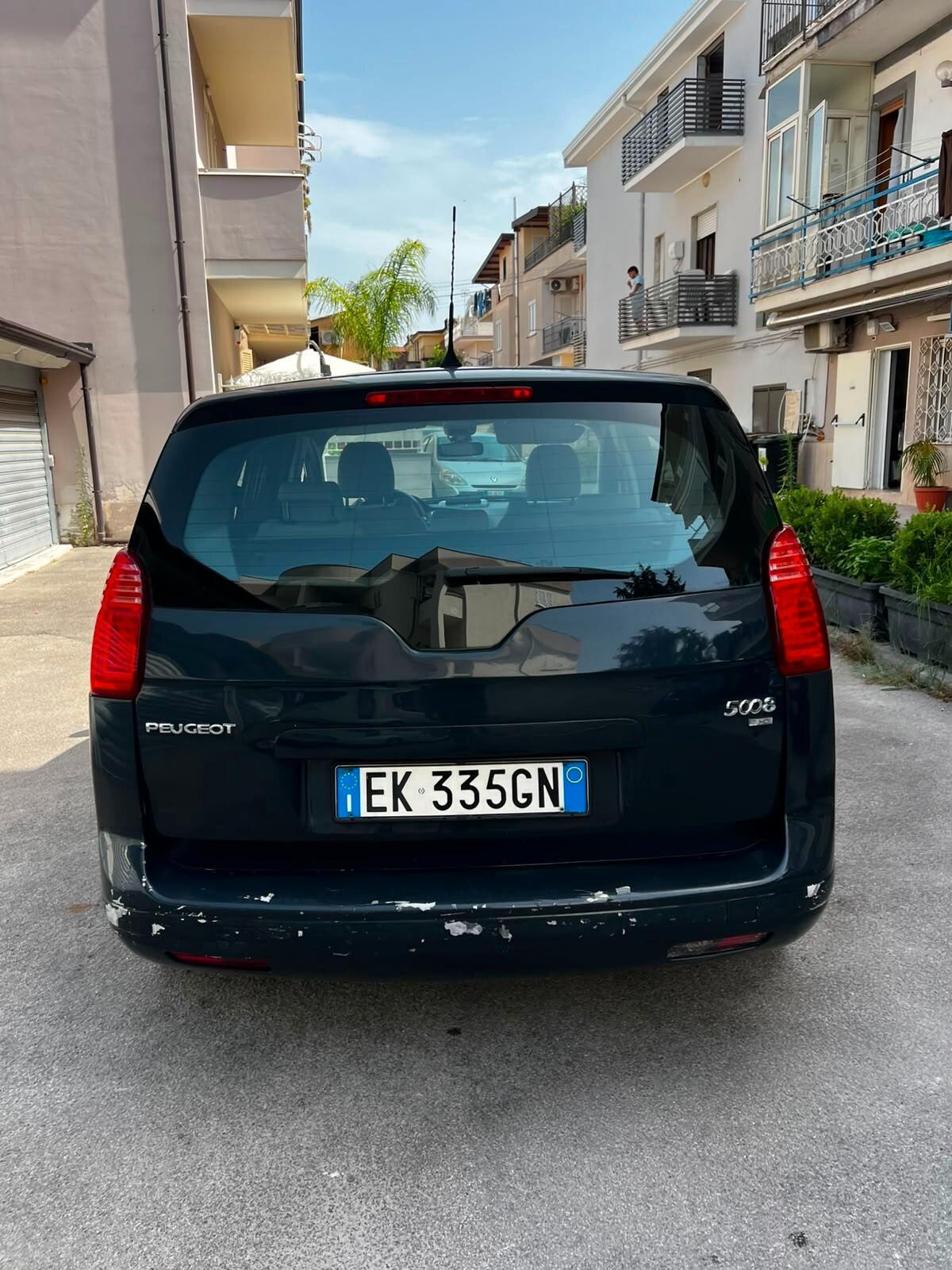Peugeot 5008 1.6 e-HDi 112CV Stop&Start cambio robotizzato Tecno