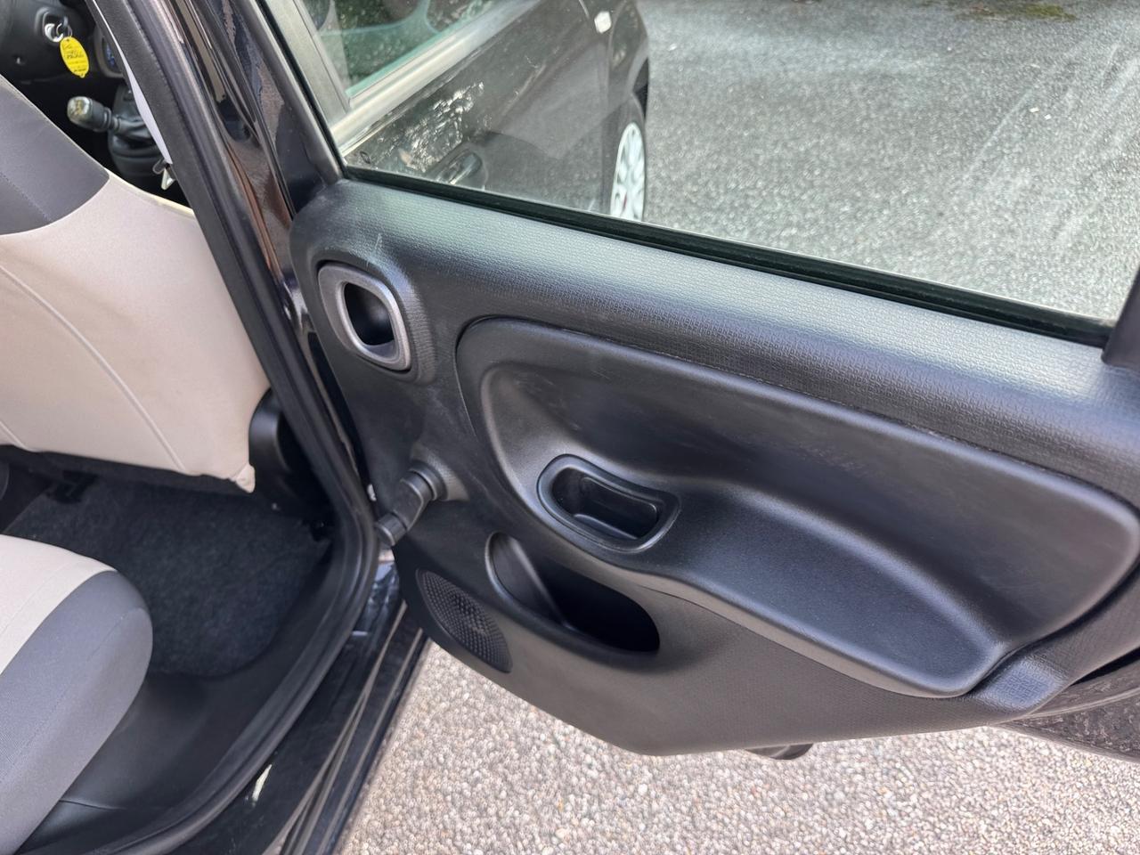 Fiat Panda 1.2 Lounge 5 posti neopatentati
