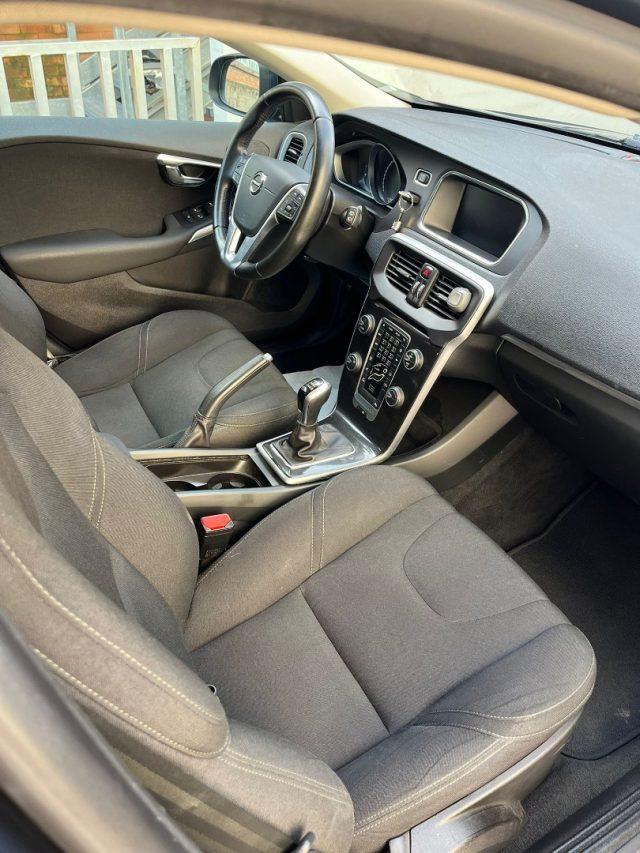 VOLVO V40 D2 Business