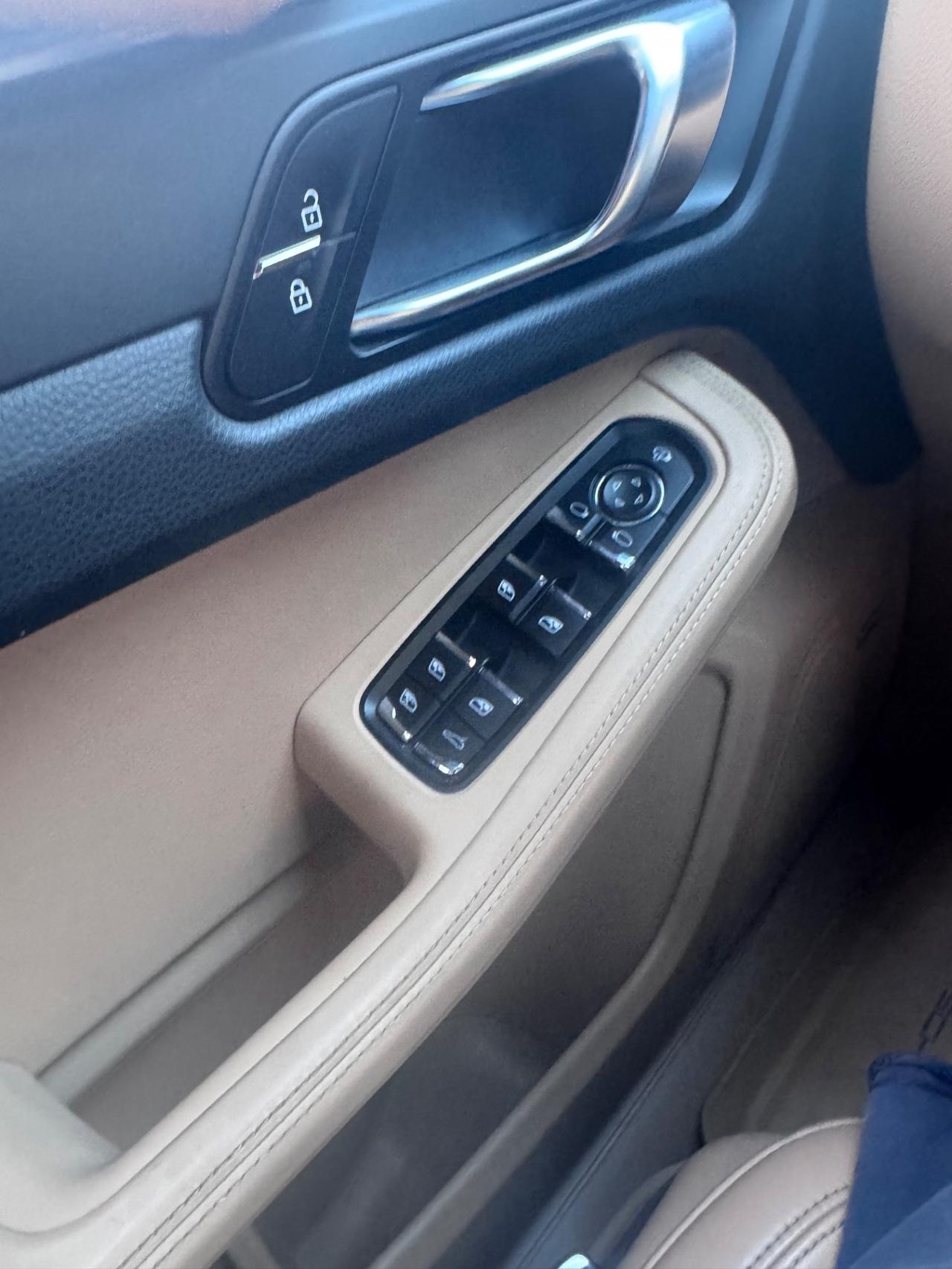 Porsche Macan 2.0 iva premute stupenda fari Matrix