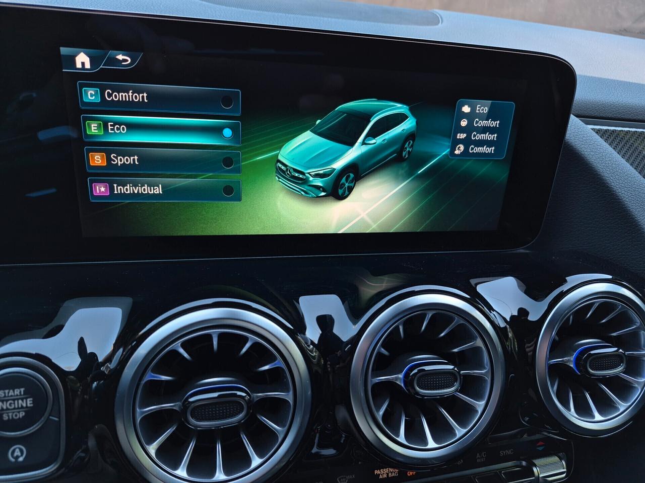 Mercedes-Benz GLA 200 D AMG ADV. PLUS 8G - DCT LED NAVI PREMIUM CARPLAY RETROCAM. VETRI PRIVACY SEDILI RISC. KEYLESS-GO
