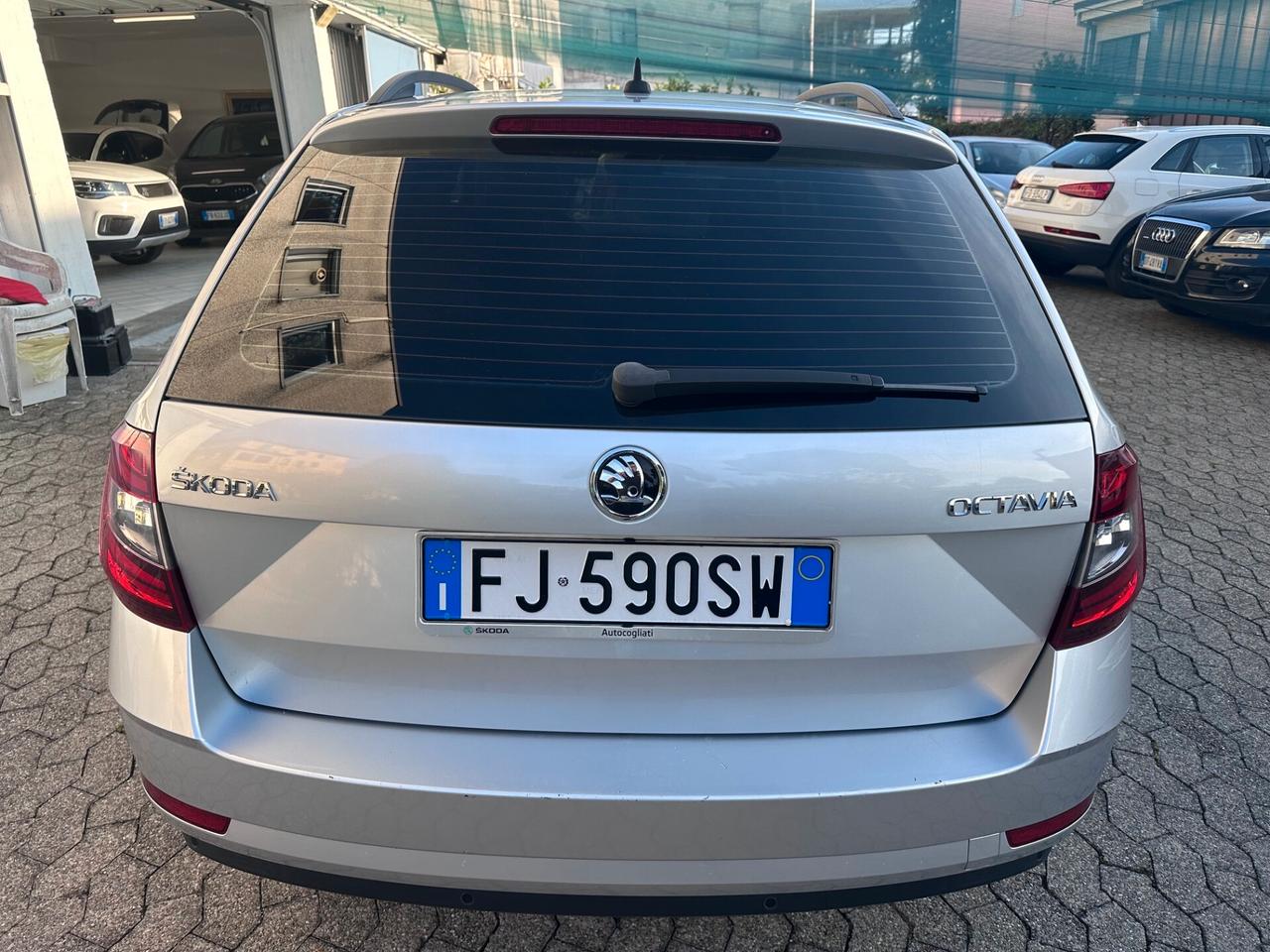 Skoda Octavia 1.6 TDI CR 115 CV DSG Executive*EURO6*NAVI