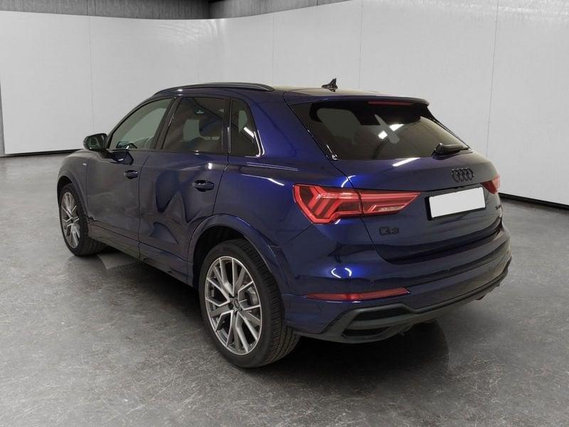 Audi Q3 35 2.0 tdi Identity Black s-tronic