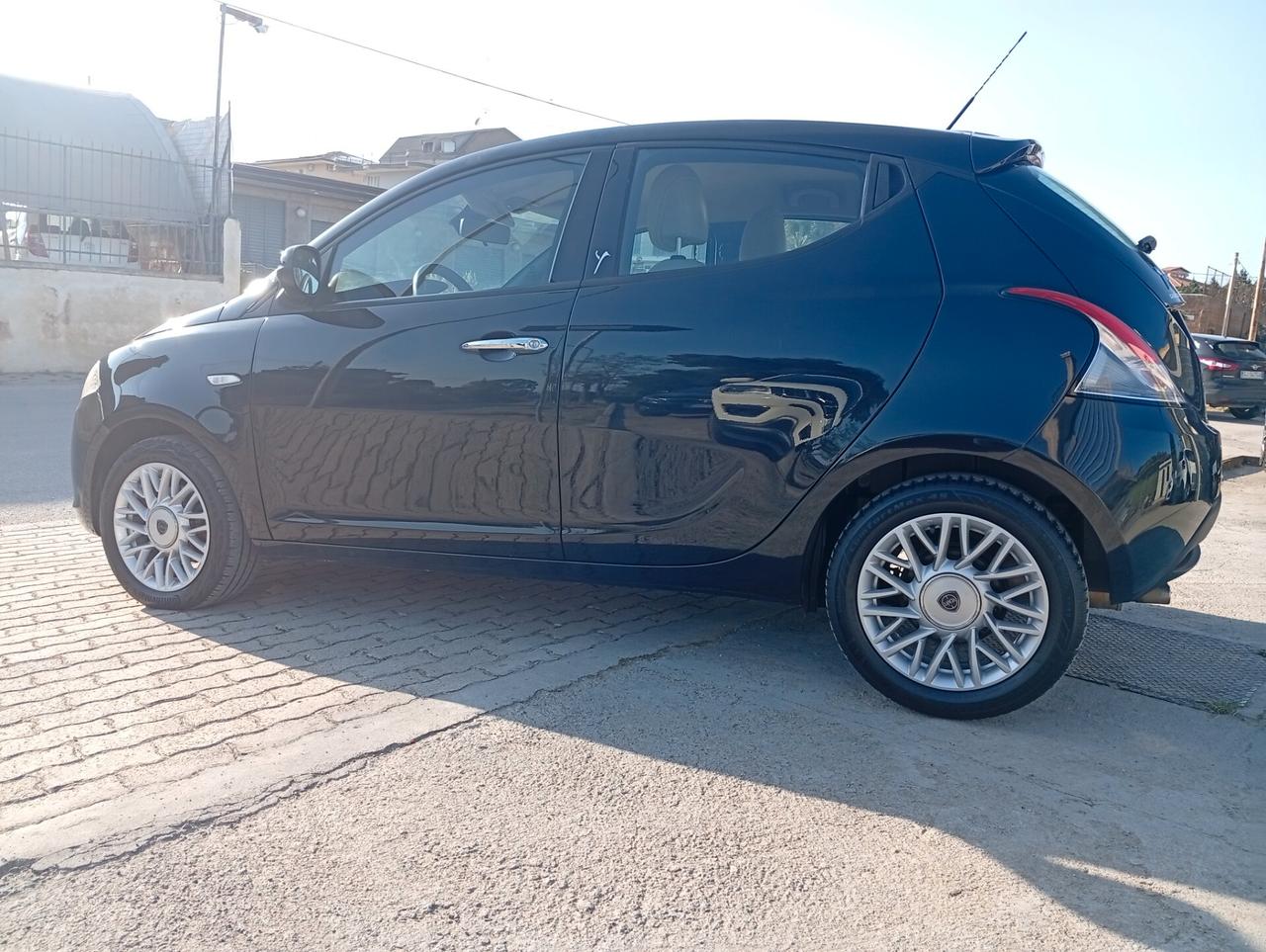 Lancia Ypsilon 1.3 MJT 16V 95 CV 5 MOTORE NUOVO!