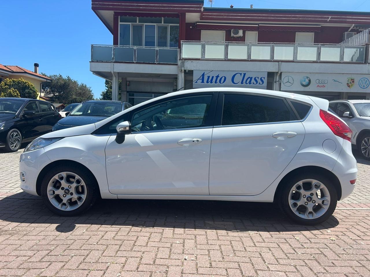 Ford Fiesta 1.4 16V 5p. Bz.- GPL Titanium Bs.