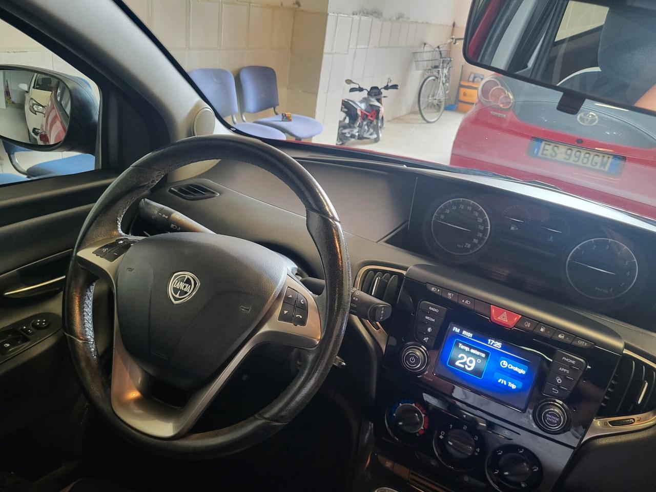Lancia Ypsilon 1.2 69 CV 5 porte GPL Ecochic Gold