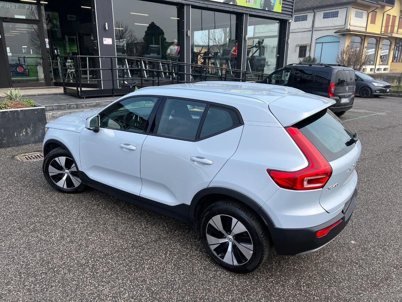 VOLVO XC40 D3 AWD Geartronic Momentum Pro IVA DEDUCIBILE