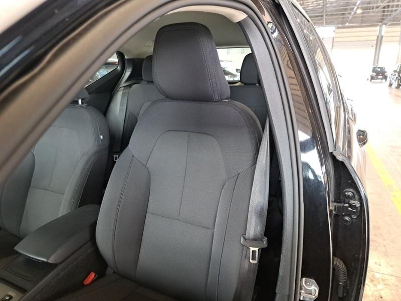 VOLVO XC40 B4 AWD automatico Momentum Pro