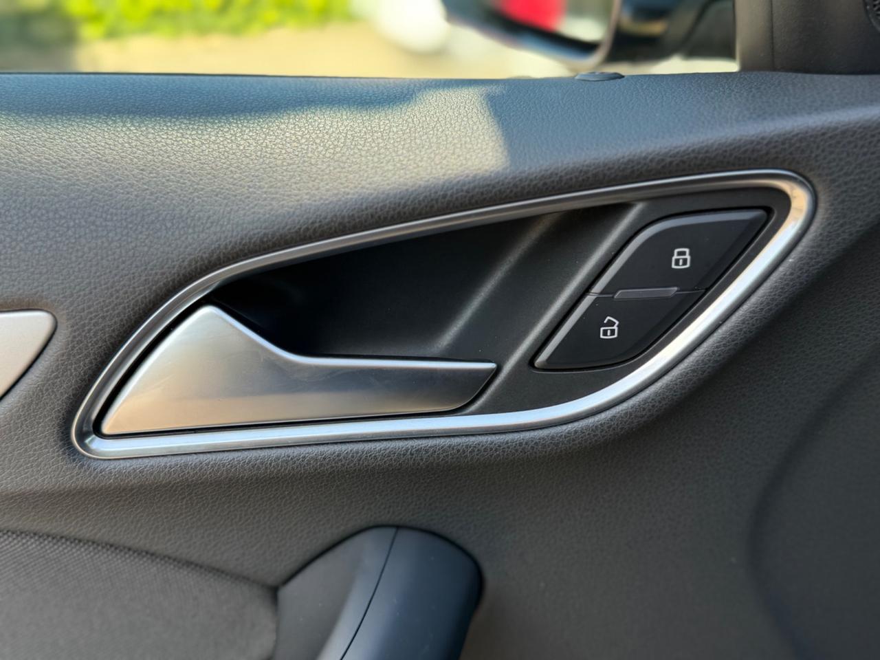 Audi Q3 2.0 TDI 120 CV Business