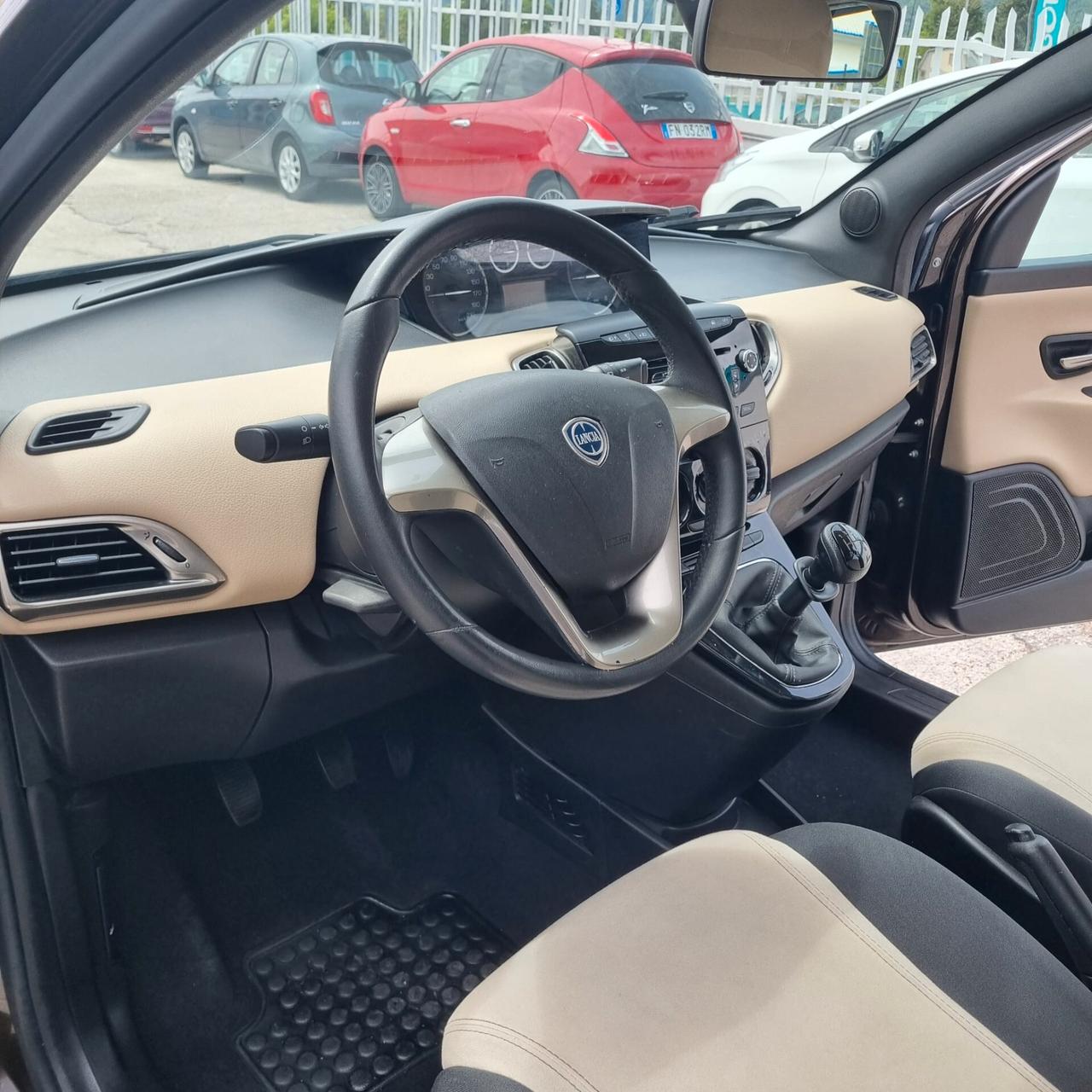 Lancia Ypsilon 1.2 69 CV Unyca