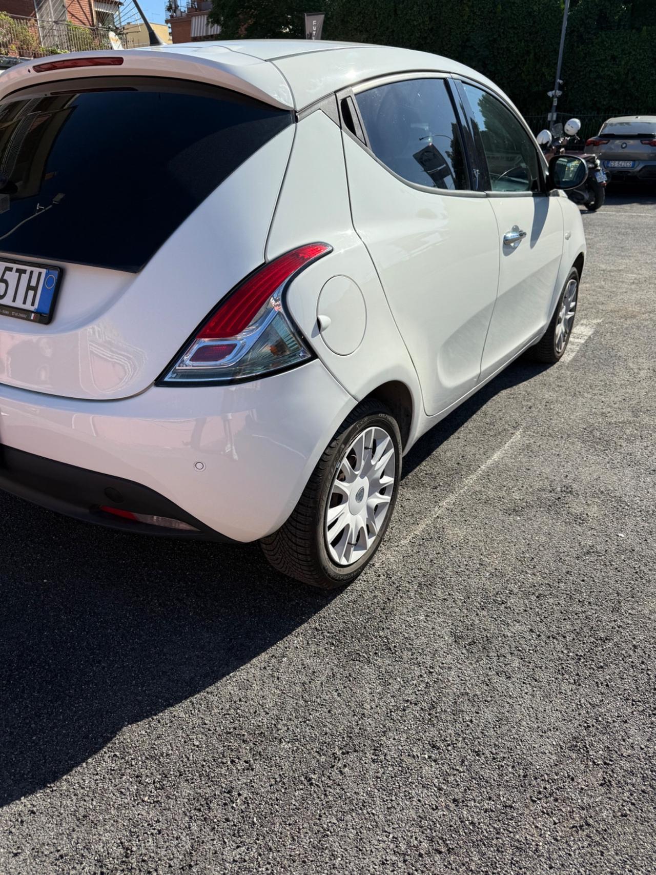Lancia Ypsilon 0.9 TwinAir 85 CV 5 porte S&S Silver