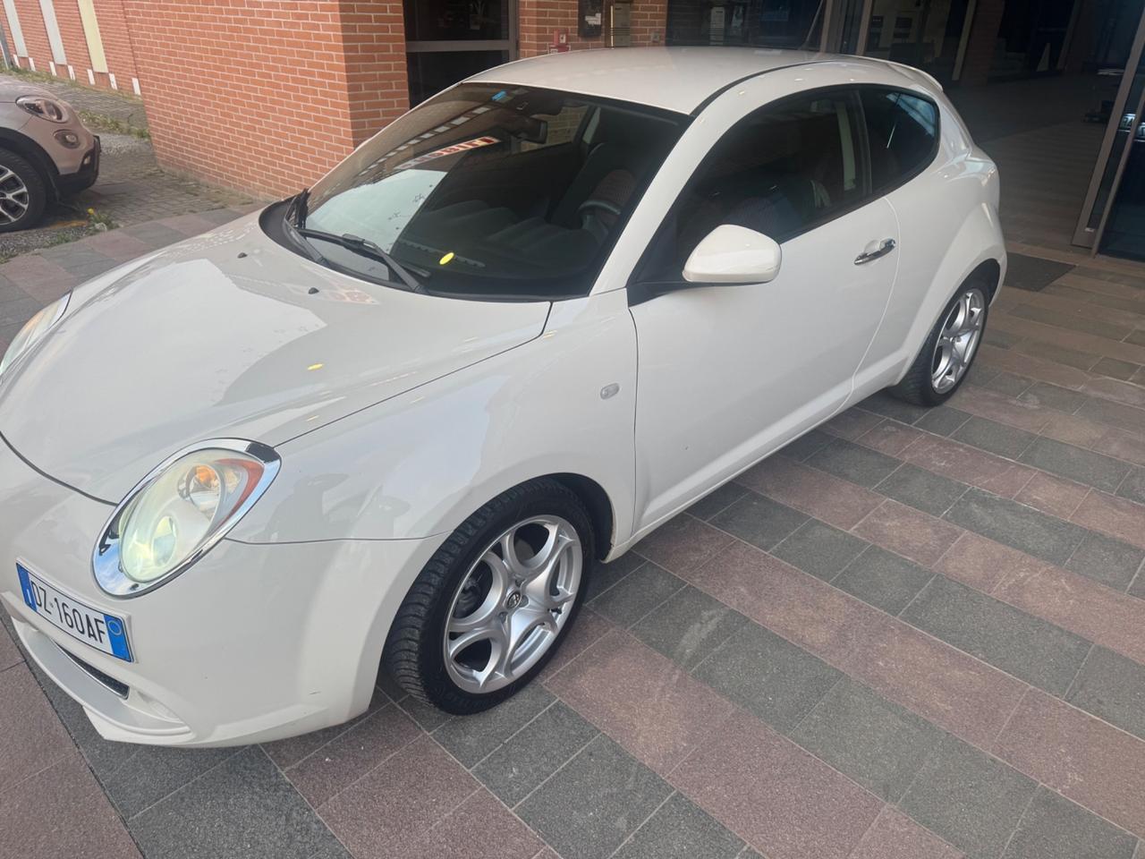 Alfa Romeo MiTo 1.3 JTDm 16V 90 CV Distinctive Sport Pack