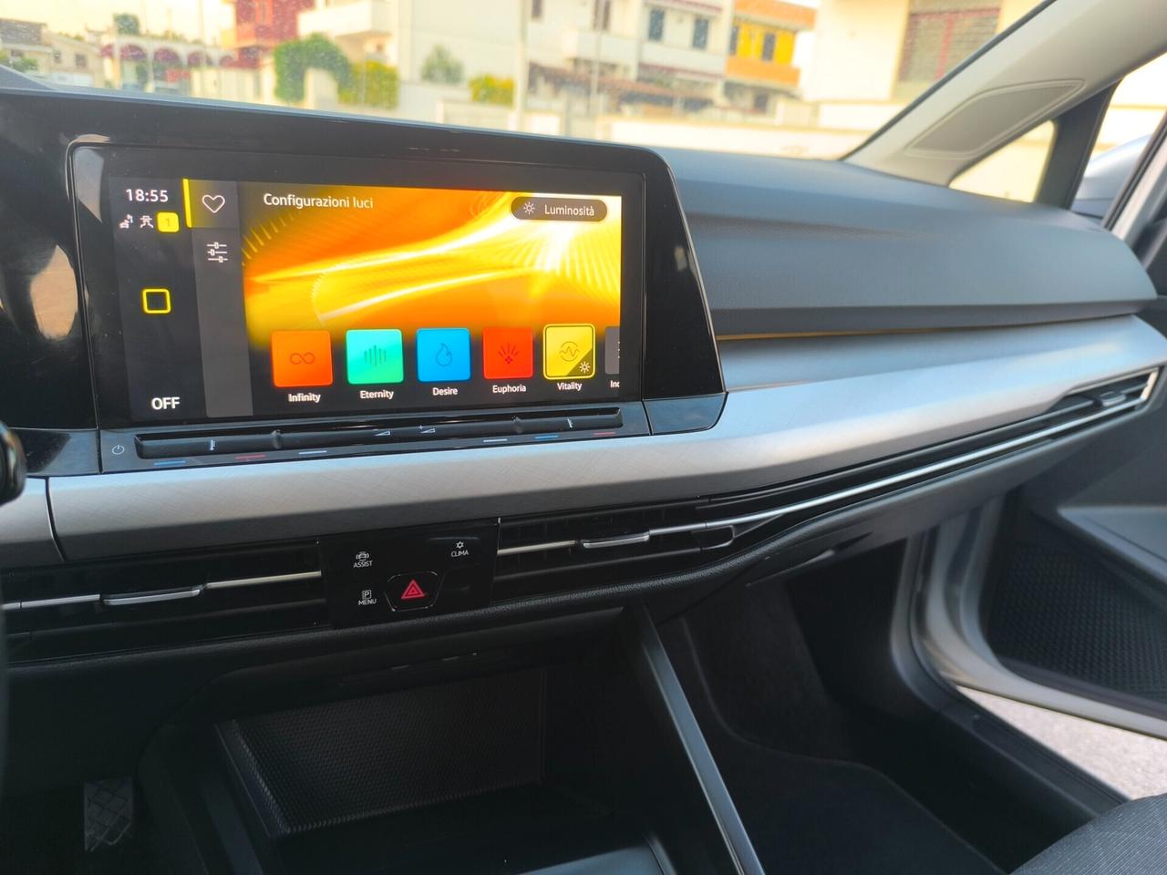 VOLKSWAGEN GOLF 8 2.0 TDI 115cv NAV/LUCI AMBIENT