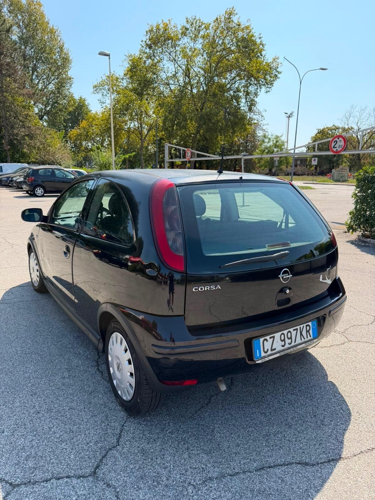 Opel Corsa 1.0 12V 3 porte // 25.000 km ///pari al nuovo