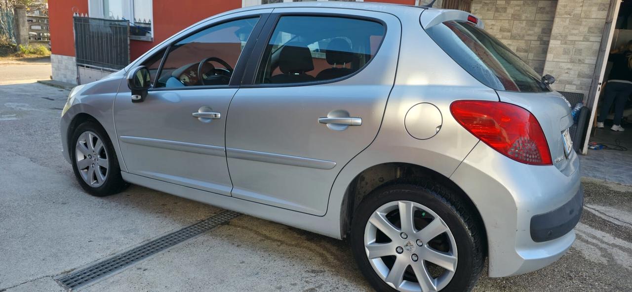 Peugeot 207 1.6 HDi 110CV 5p. Féline neopatentati