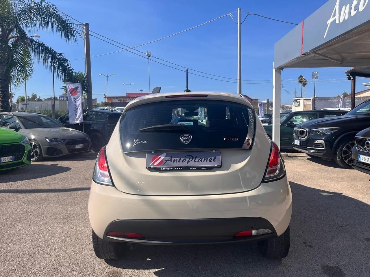 Lancia Ypsilon 1.0 Hybryd Gold Black Friday