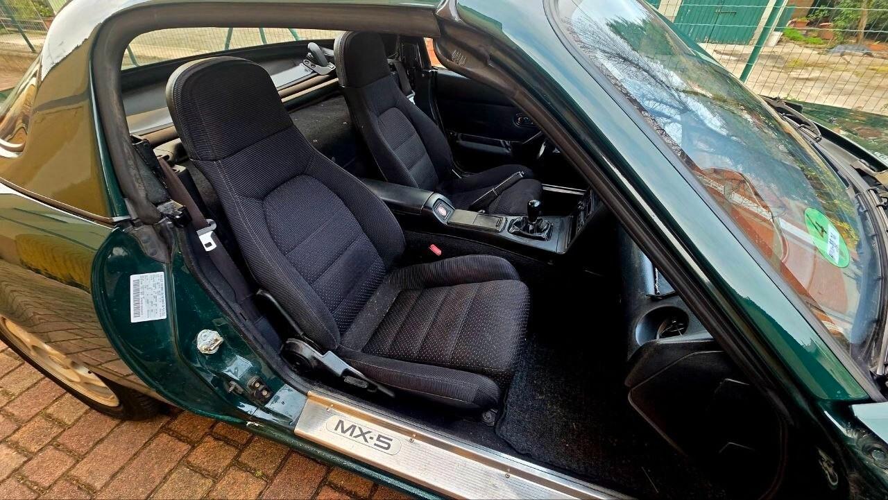 Mazda MX-5 1.8i 16V cat