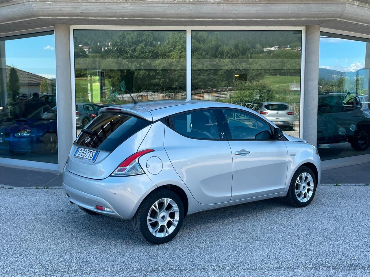 Lancia Ypsilon 1.2 69 CV 5 porte Gold "OK NEOPATENTATI"