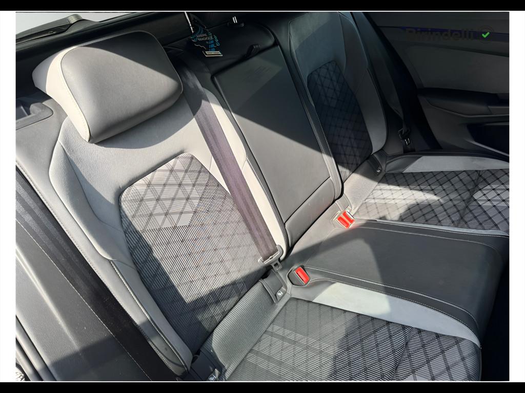 VOLKSWAGEN Golf 8ª serie - Golf 2.0 TDI 150 CV DSG SCR R-Line