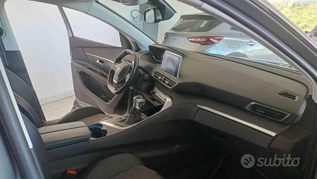PEUGEOT 3008 1.5 dci 130 CV Experience