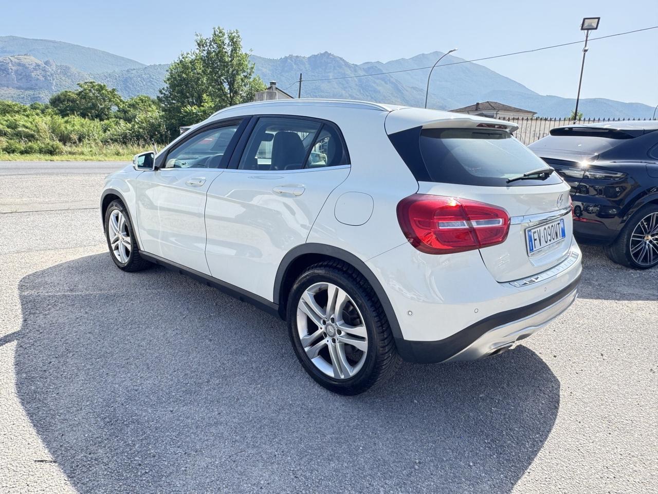 MERCEDES-BENZ GLA 200CDI PREMIUM PER NEOPATENTATI