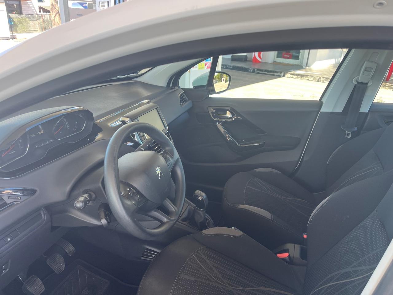 Peugeot 208 1.2 VTi 82 CV 5 porte Active km 67.000 garanzia 12 mesi