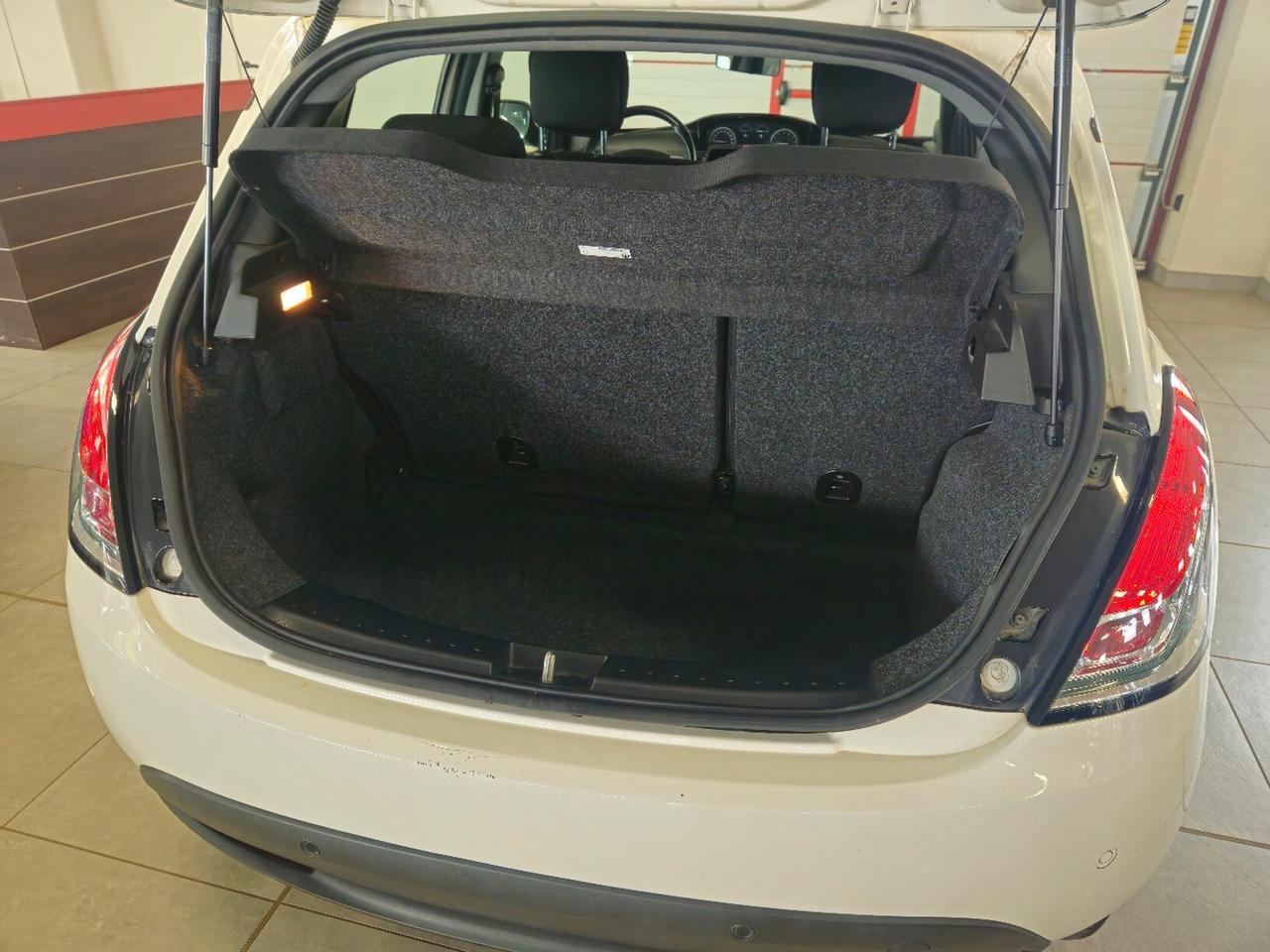Lancia Ypsilon 1.0 FireFly 5 porte S&S Hybrid Gold