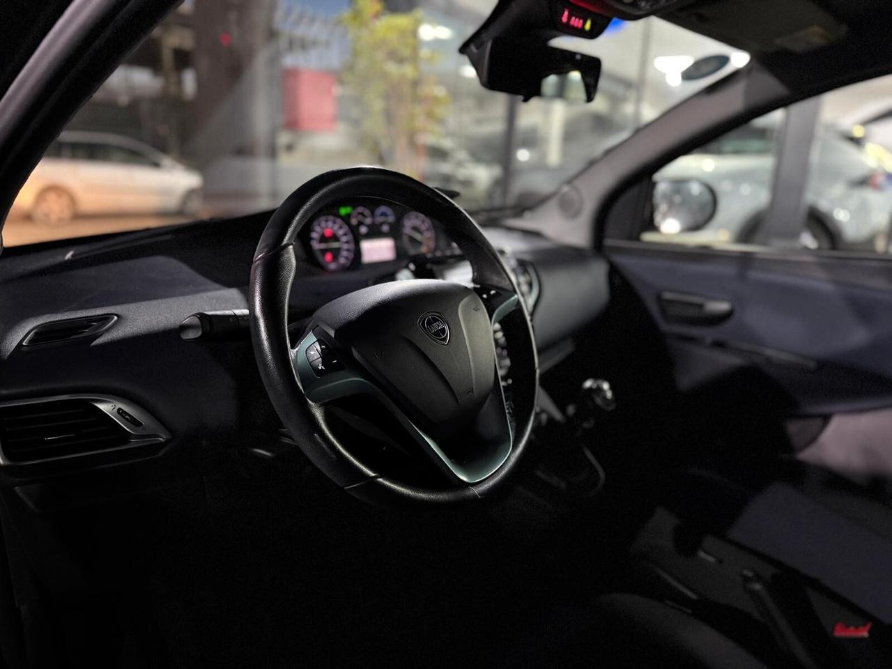 Lancia Ypsilon 1.0 FireFly 5 porte S&S Hybrid Platino