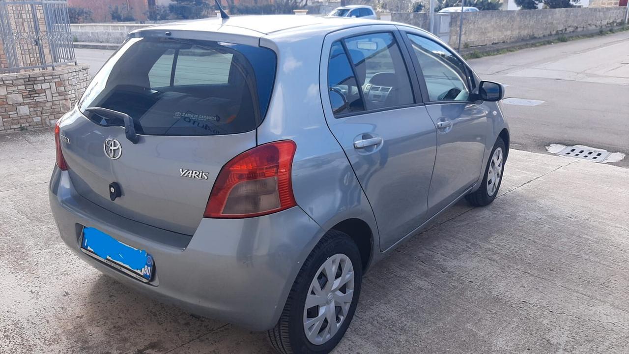 Toyota Yaris 1.0 5 porte