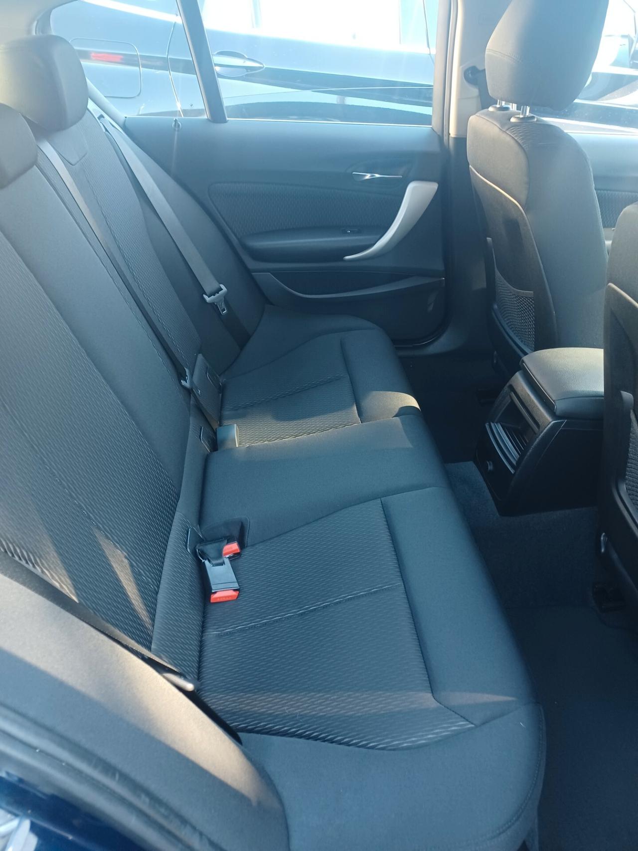 Bmw 116 d Urban LED BIXENO ANNO 2015