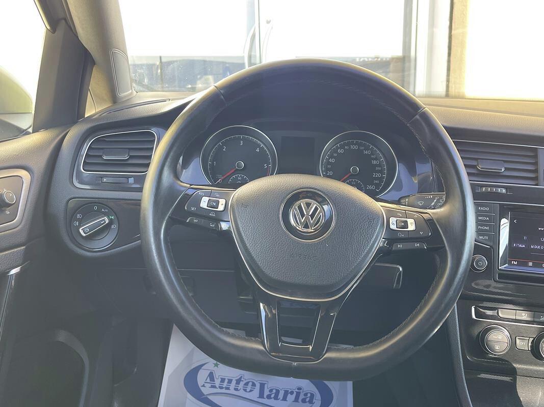 Volkswagen Golf 1.6 TDI 110 CV 5p. Comfortline BlueMotion Technology Cerchi lega da 17 – sensori park anteriore e posteriore – vetri privacy-clima bi/zona