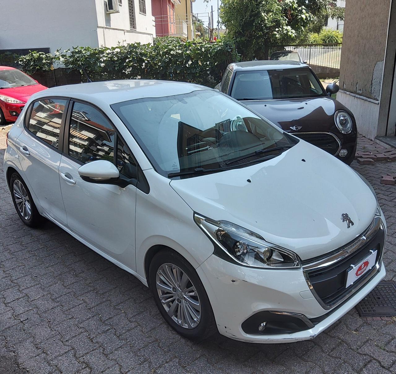 Peugeot 208 BlueHDi 75cv 5 porte OK NEOPATENTATI
