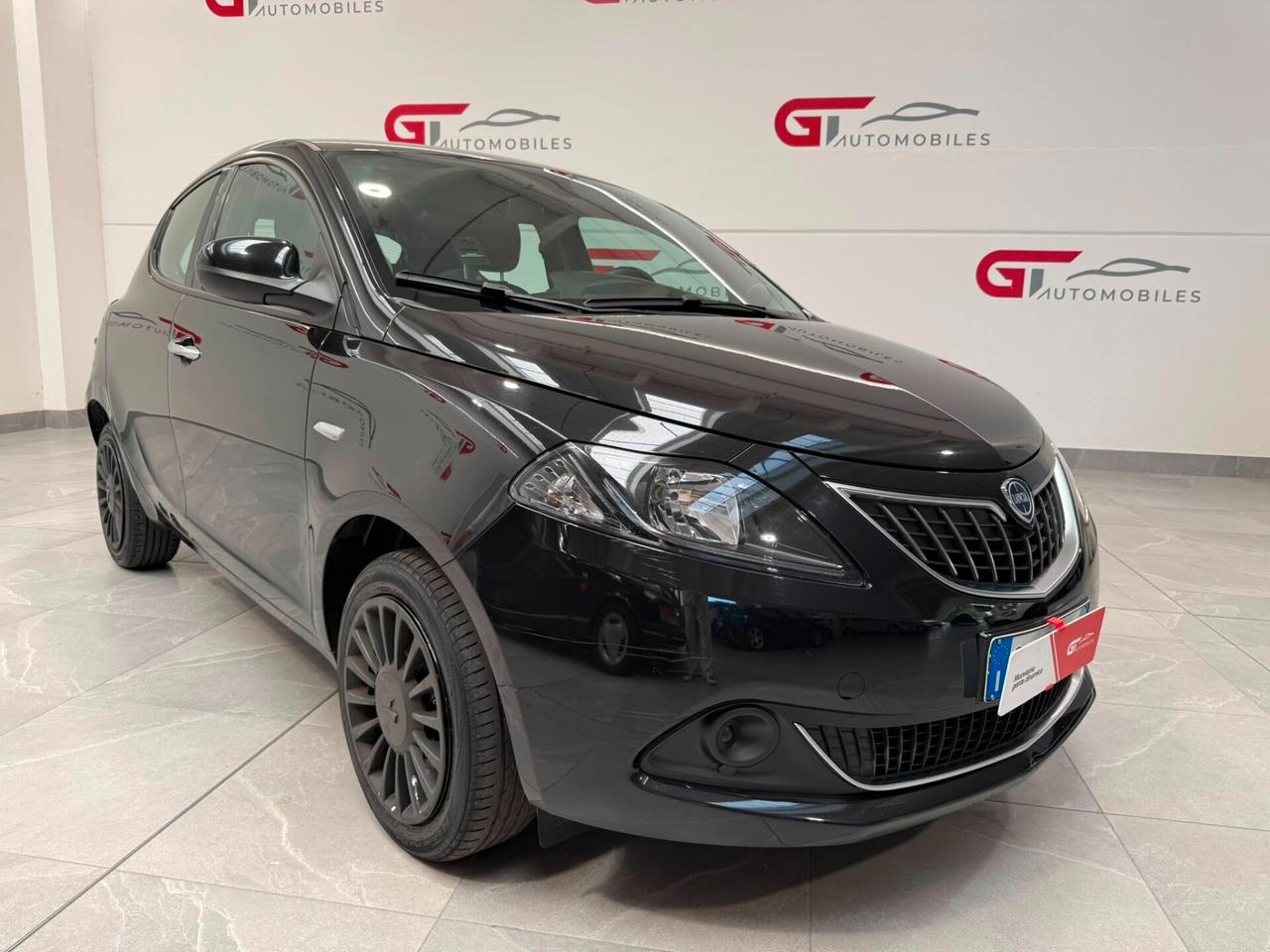 Lancia Ypsilon 1.0 FireFly 5 porte S&S Hybrid Silver