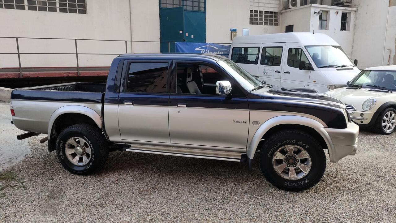 Mitsubishi L200 2.5 TD Double Cab Aut e Gancio
