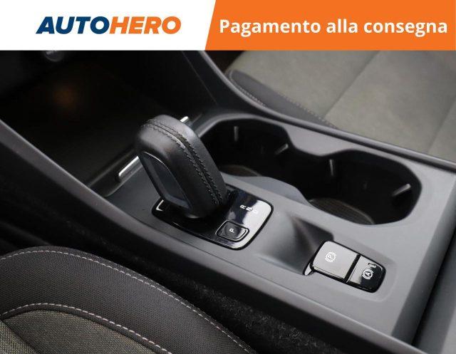 VOLVO XC40 T3 Geartronic Momentum Pro