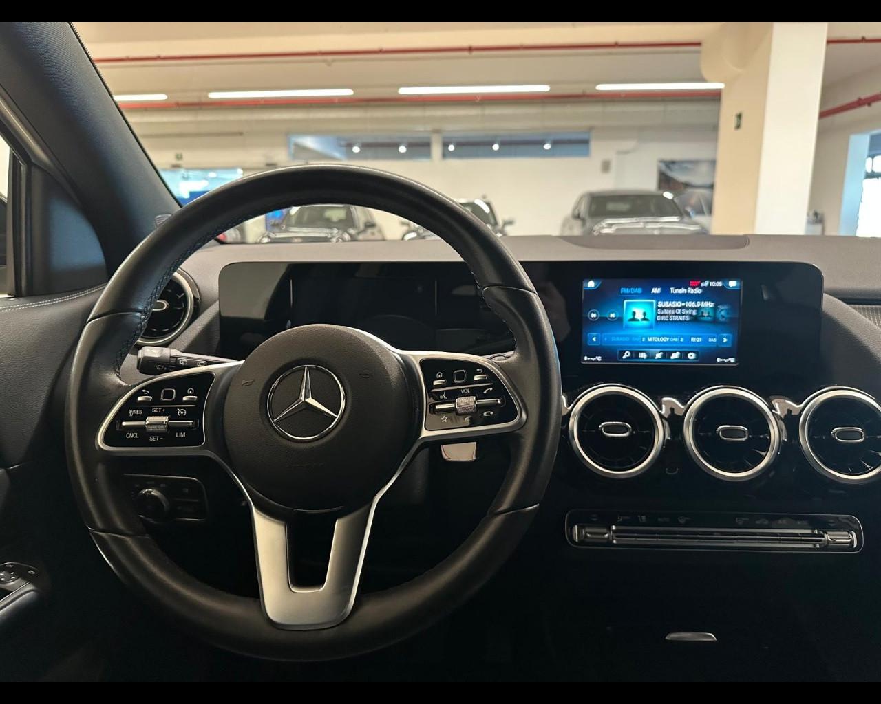 Mercedes-Benz GLA (H247) - GLA 180 Automatic Sport