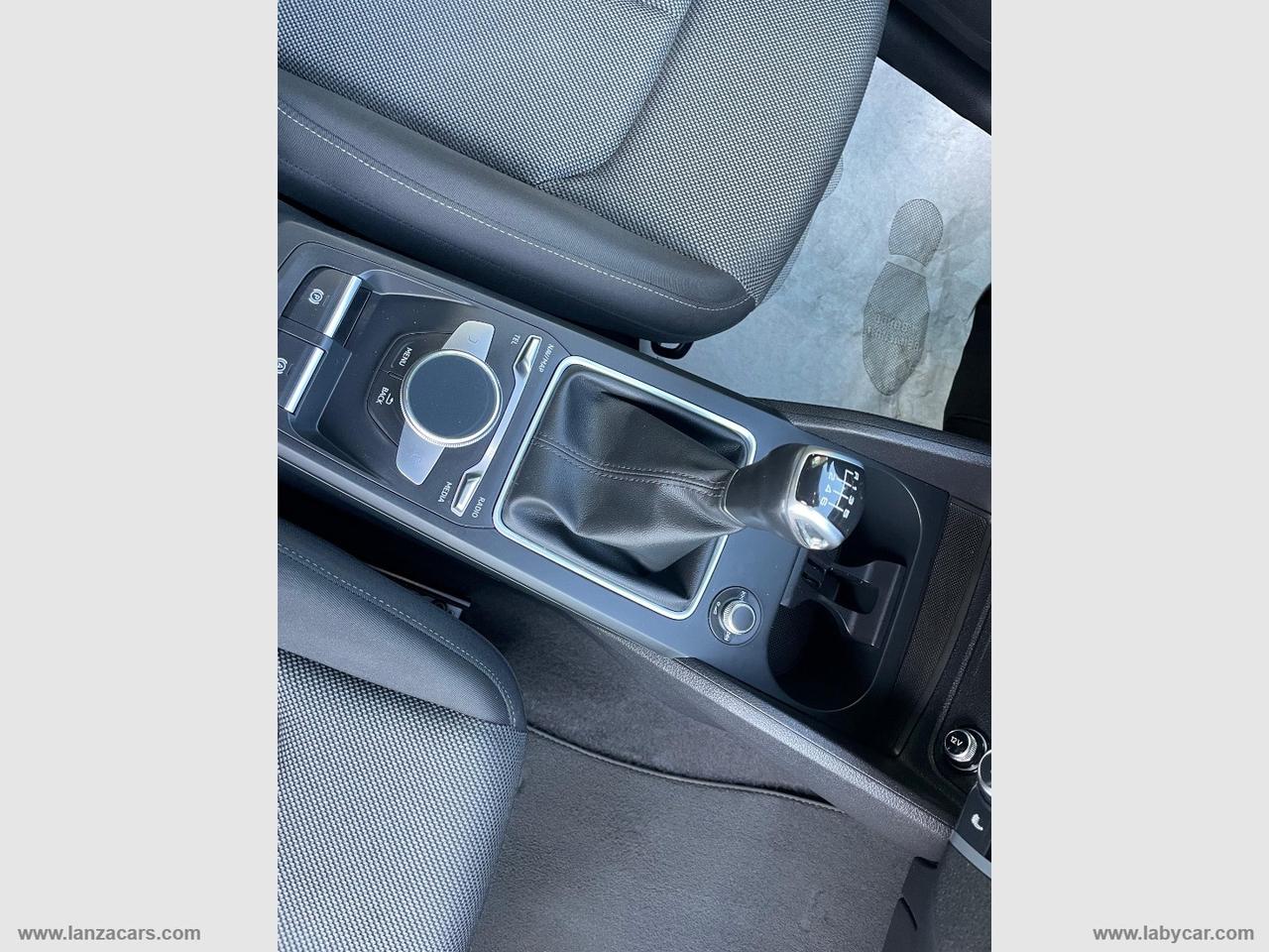 AUDI Q2 30 TDI Business Advanced
