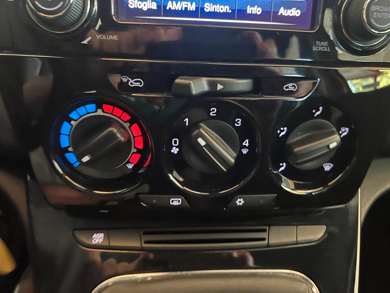 Lancia Ypsilon 1.2 69 CV 5 porte Gold OK NEOPATENTATI