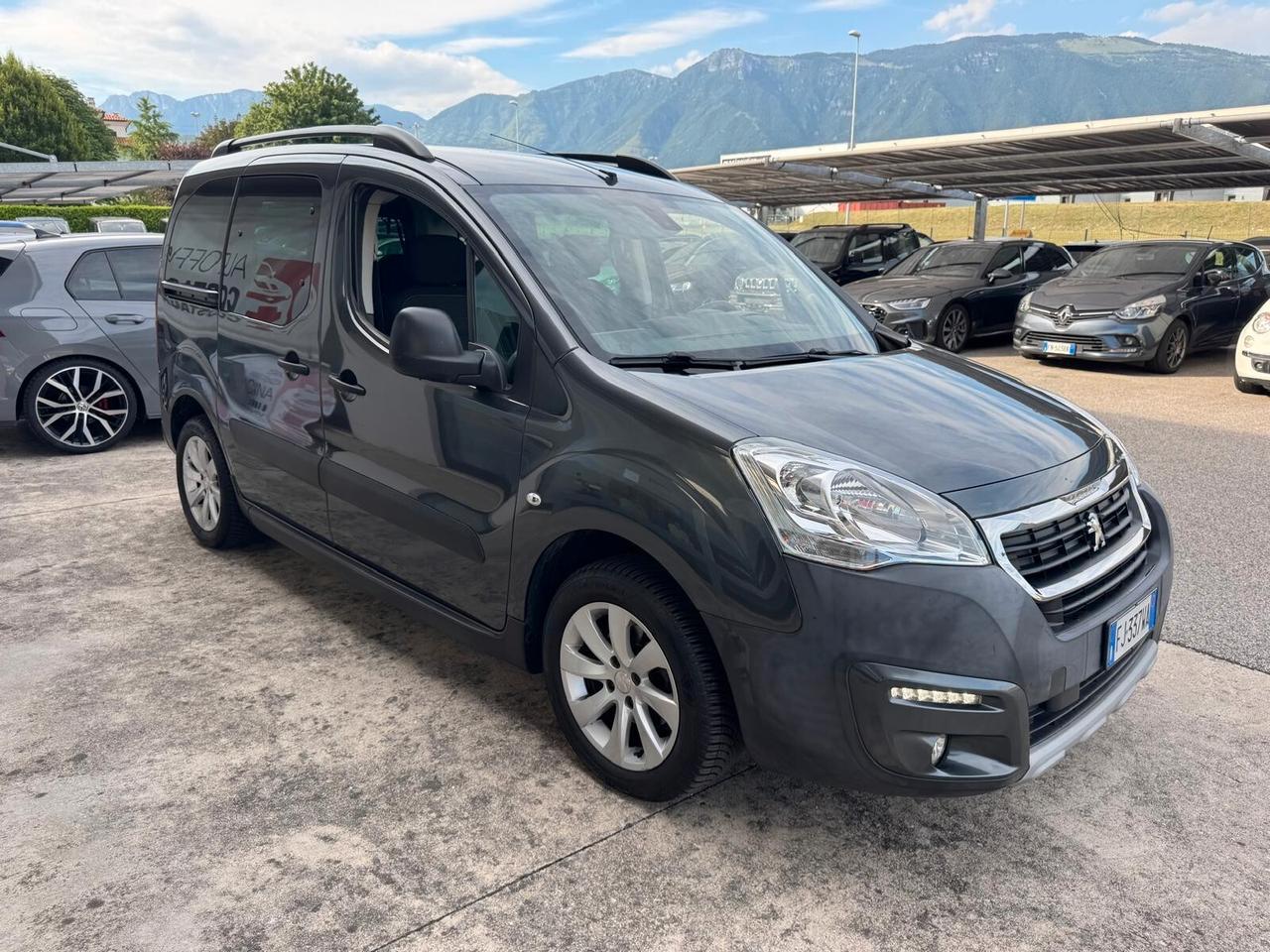 Peugeot Partner Tepee BlueHDi 100 Outdoor