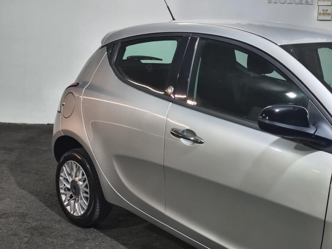 Lancia Ypsilon 0.9 TwinAir 85 CV 5 porte Metano Ecochic Gold