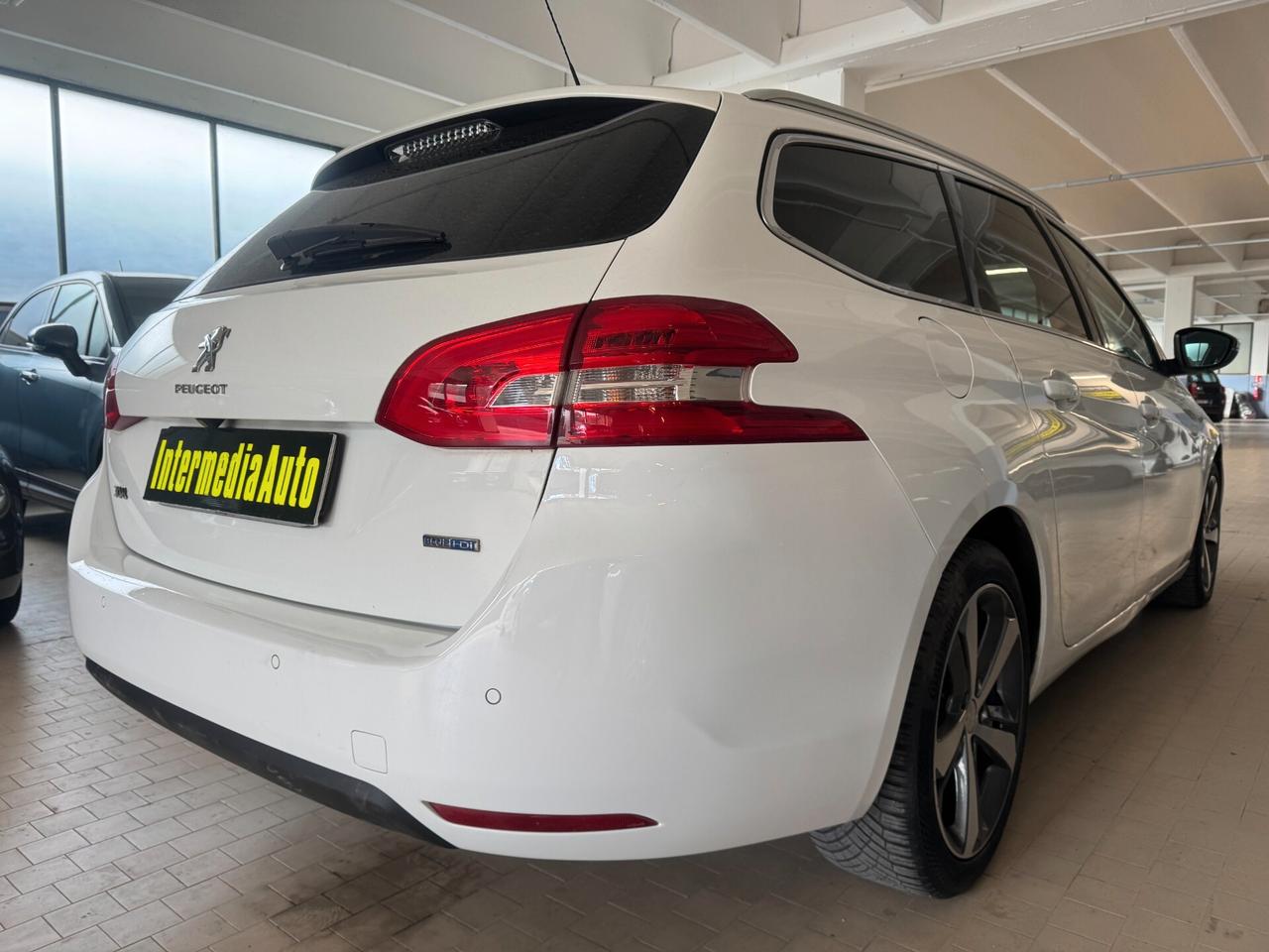 Peugeot 308 BlueHDi 120 S&S EAT6 Allure