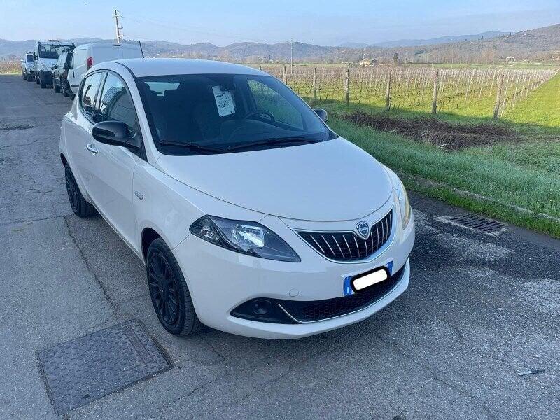 Lancia Ypsilon Ypsilon 1.0 FireFly 5 porte S&S Hybrid Ecochic Silver