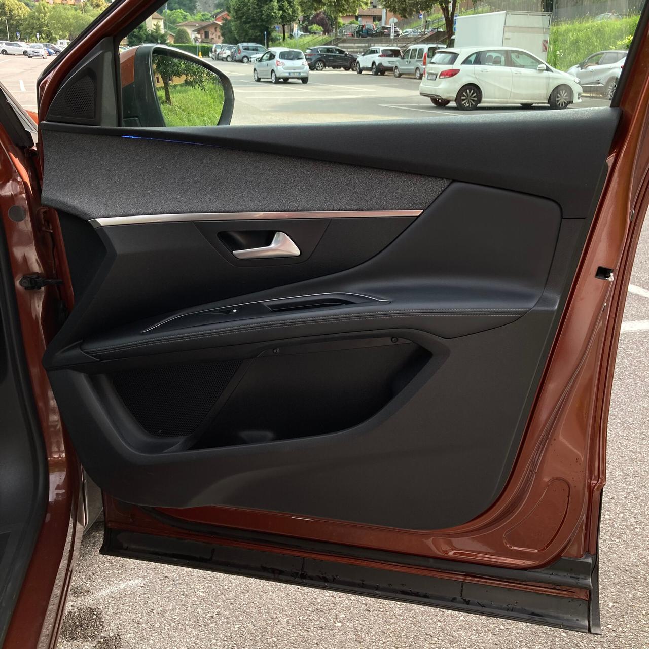 Peugeot 3008 BlueHDi 130 S&S EAT8 Allure