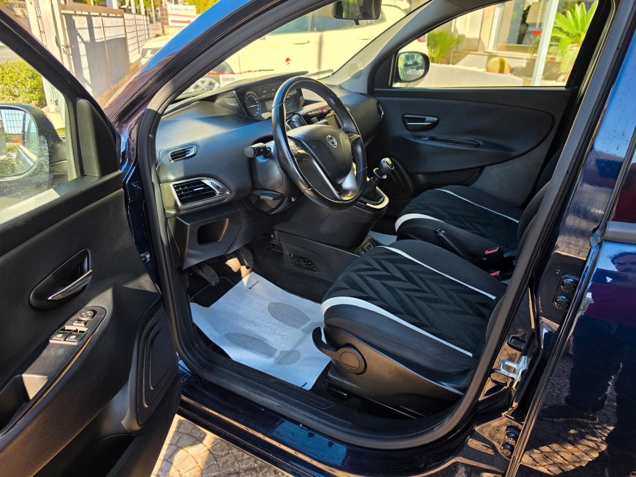 Lancia Ypsilon 1.2 69 CV 5 porte Gold