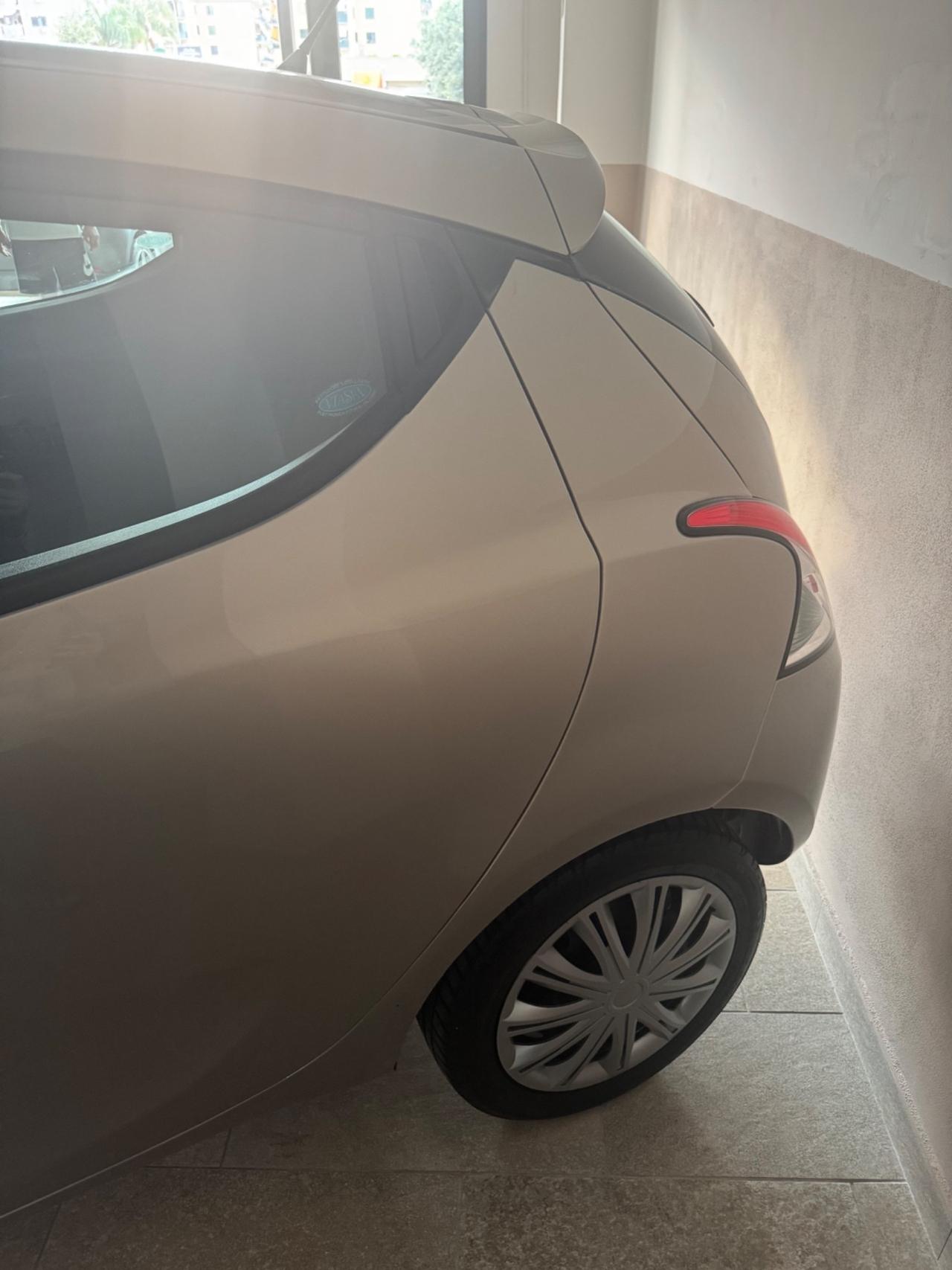 Lancia Ypsilon 1.2 69 CV 5 porte GPL Ecochic Gold