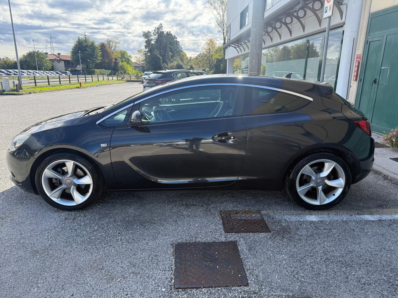 Opel Astra GTC 1.6 Turbo 180CV 3 porte Cosmo S
