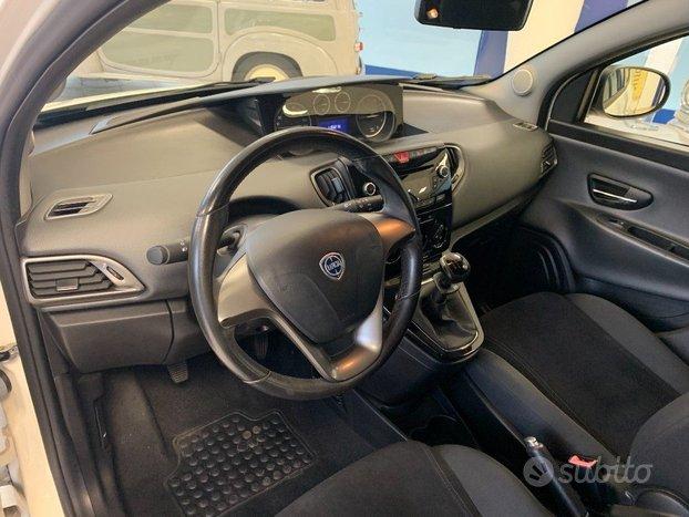 LANCIA Ypsilon 1.2 69 CV 5 porte S&S Silver