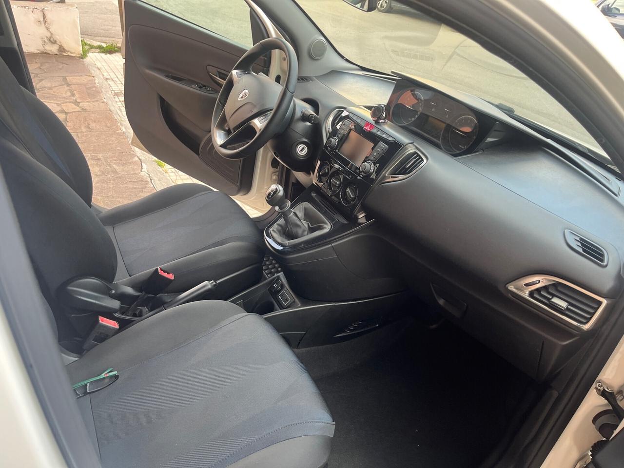 Lancia Ypsilon 0.9 TwinAir 85 CV 5 porte Metano Ecochic Gold